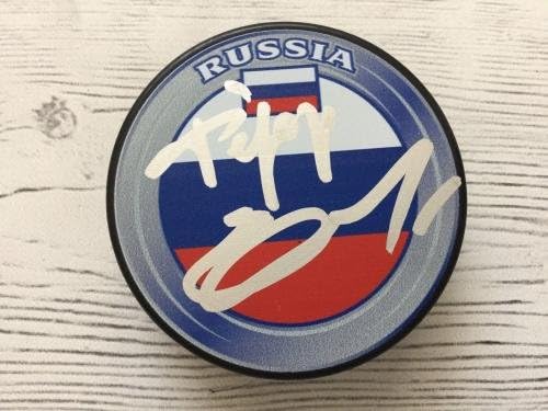Fedor Emelianenko, Rusya Hokey Diski JSA COA Pride Strikeforce Proof c İmzalı NHL Disklerini İmzaladı